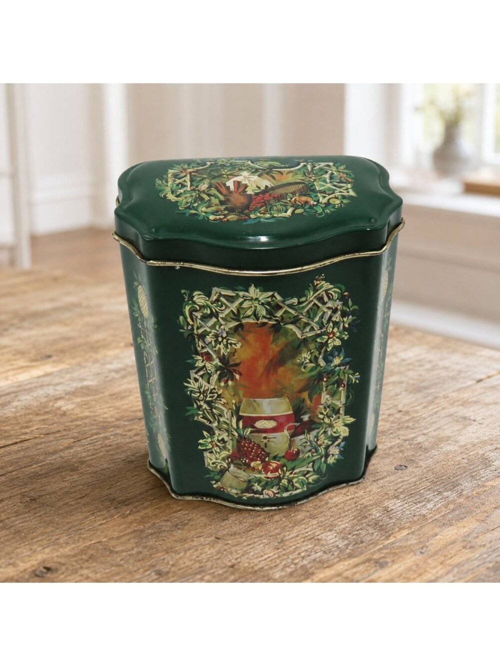 Avon Christmas English 1980s Tin Canister 1982 Vintage England Decorative 4.7"
